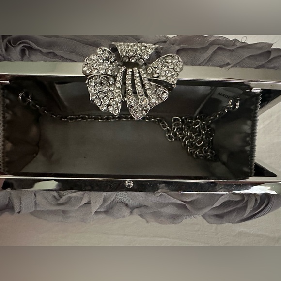 Sondra Roberts Stunning Evening Bag, Rhinestone Closure - Picture 3 of 8